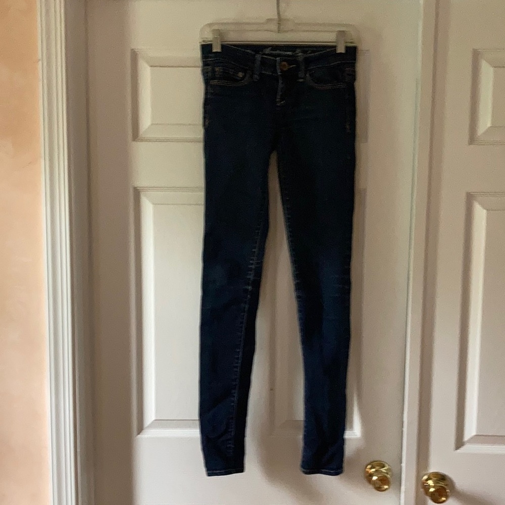 American eagle stretch blue jeans